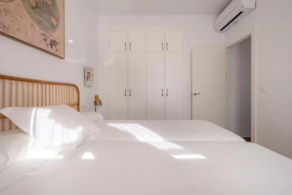 Apartamento Frente Al Mar, Luminoso Y Amplio. 阿尔姆尼卡